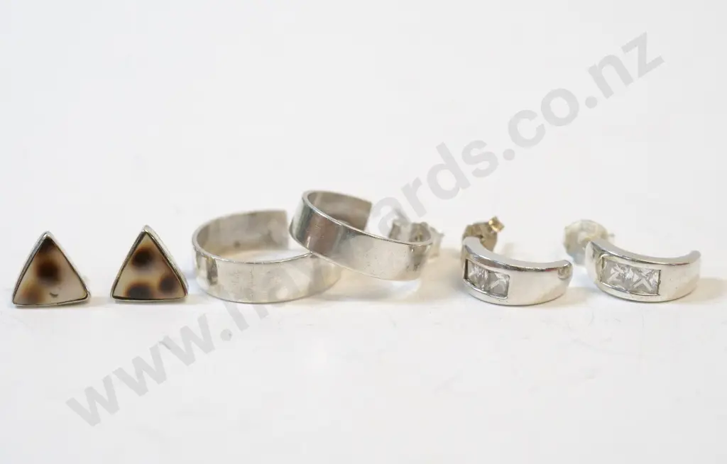 3 pair of silver earrings stamped 925 Image 1++