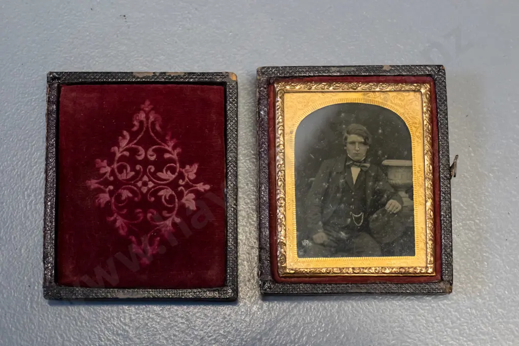 antique small ambrotype photograph in embossed velvet lined case - case is H-75 W-65 Image 1++