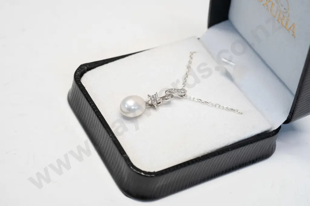 pearl drop necklace Image 1++