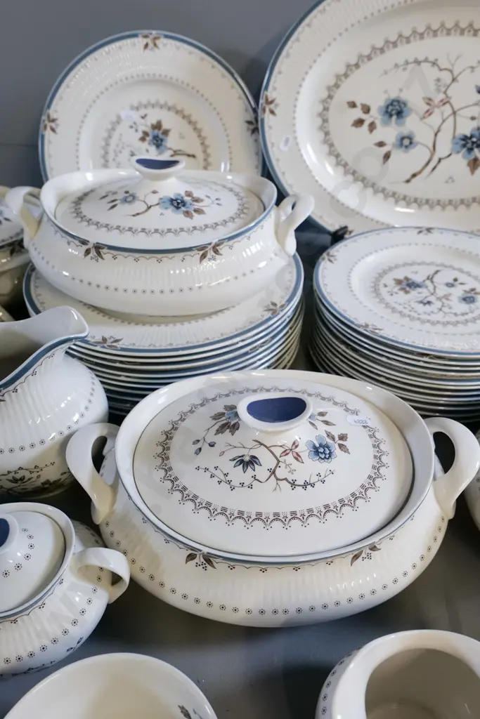 Royal Doulton Old Colony 12-piece dinner set with 4 lidded vegetable dishes, 3 platters, very good condition Image 1++