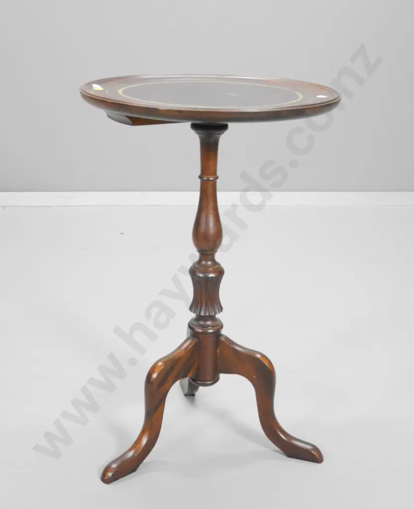 reproduction vinyl gold embossed wine table H-580 Image 1++