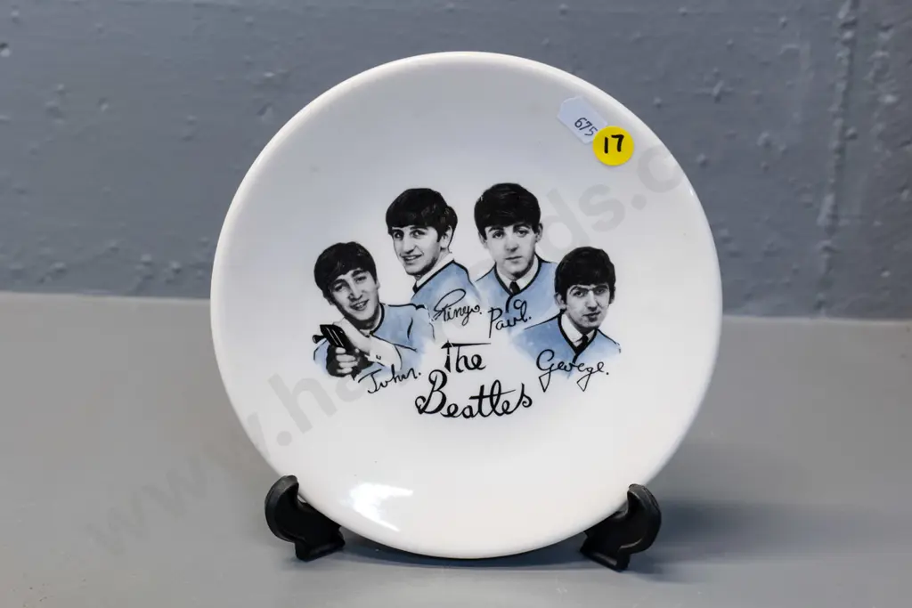 retro Beatles collector plate - no maker's marks or info - Diameter 180 Image 1++