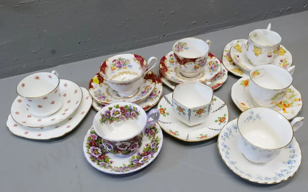 Royal Albert items - 4 trios and 4 cups & saucers Image 1++