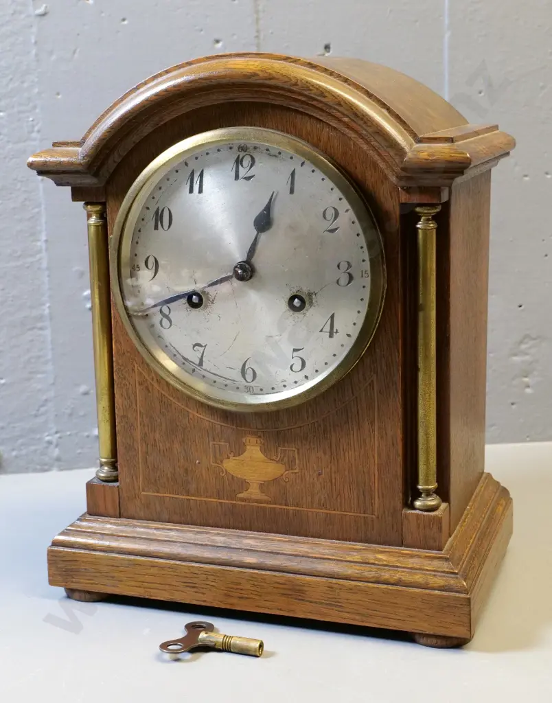 oak cased mantel clock with inlay decoration, brass columns, unusual movement H-310 W-240 D-150 Image 1++