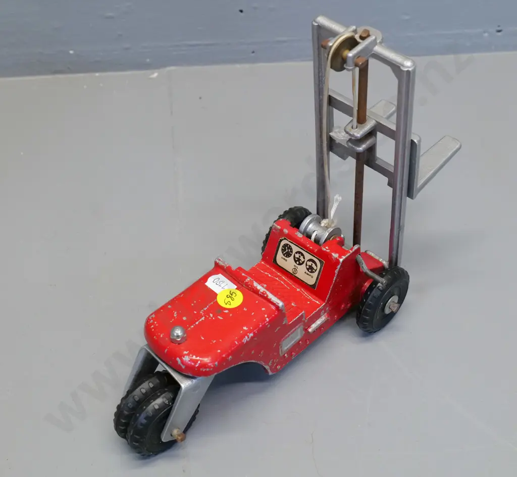 cast metal forklift with string and crank mechanism - no maker's marks L-260 Image 1++