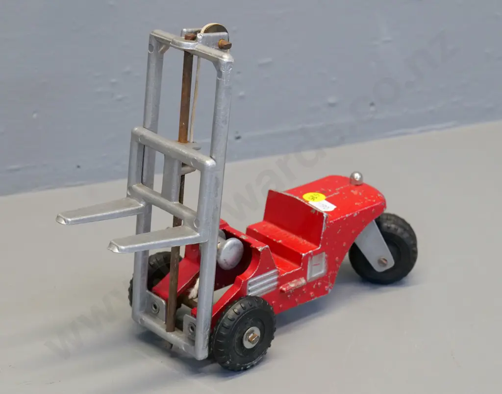 cast metal forklift with string and crank mechanism - no maker's marks L-260 Image 1++