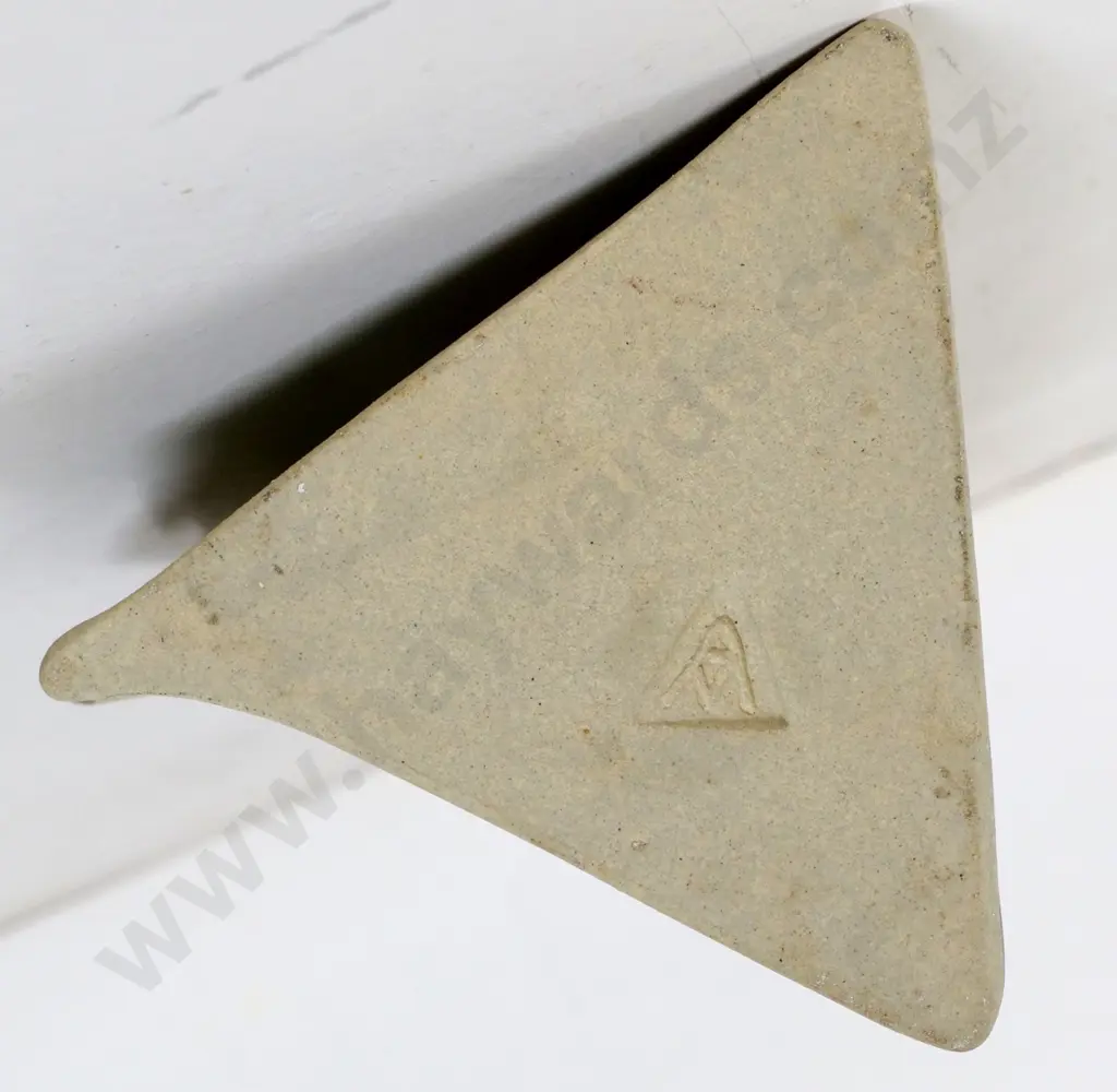 3-sided slab pottery vase with face profile - unknown mark on base H-370 Image 1++