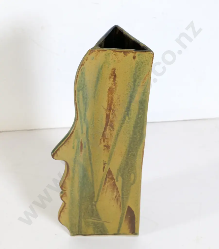 3-sided slab pottery vase with face profile - unknown mark on base H-370 Image 1++