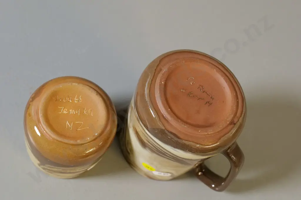 Temuka pottery - 2 Te Rona swirl glaze items - jug  H-125 and pot with Halley's Comet 1986 decoration Image 1++