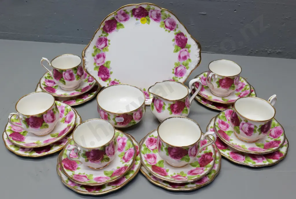 Royal Albert Old English Rose 21-piece tea set Image 1++