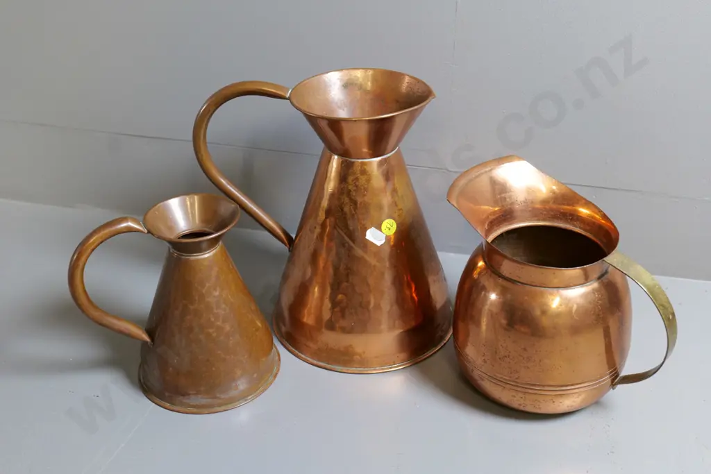 3 copper / copper-plated jugs, largest is H-250 W-240 Image 1++