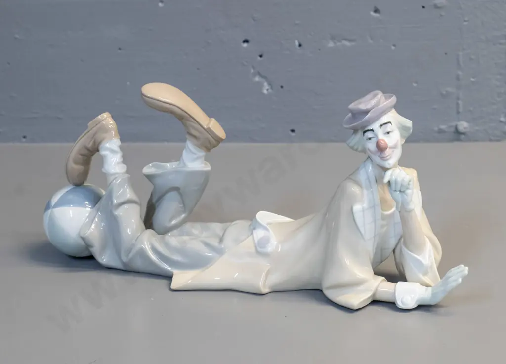 Lladro figure - reclining clown with ball, No. E22H. H-170 L-380 Image 1++