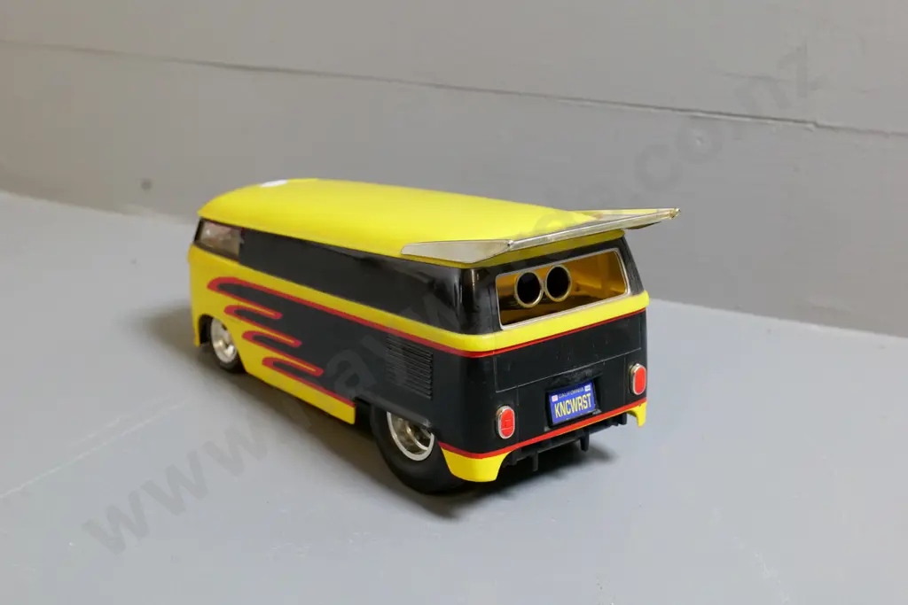 die-cast model 1:18 Hot Wheels custom Volkswagen combi Image 1++