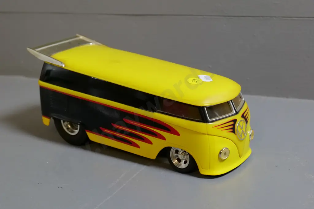 die-cast model 1:18 Hot Wheels custom Volkswagen combi Image 1++