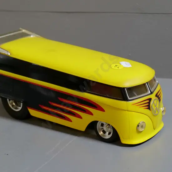 die-cast model 1:18 Hot Wheels custom Volkswagen combi