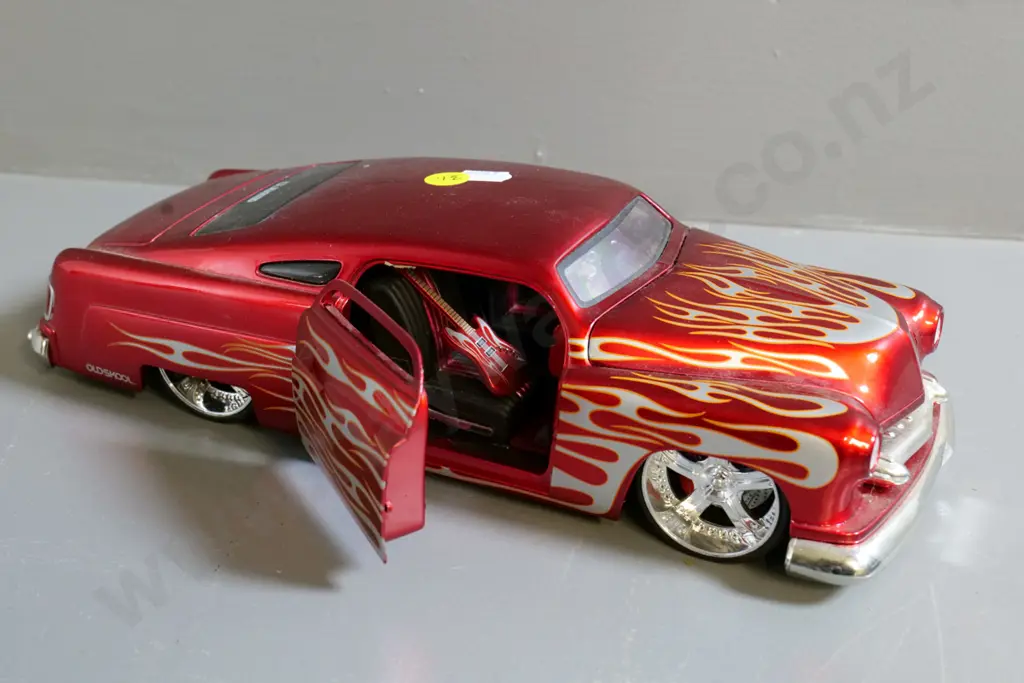 die-cast model car - 1:18 Jada Mercury low-rider Image 1++