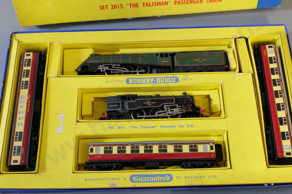 Boxed Hornby Dublo OO model railway set with extra loco, 4 passenger & dining cars, one original car missing Image 1++
