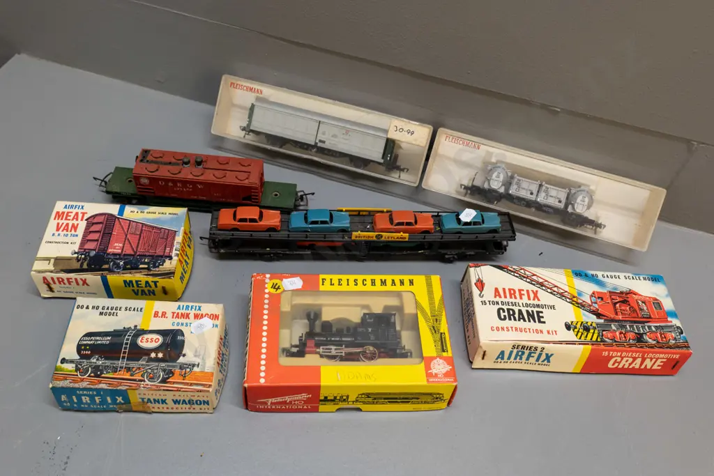 assorted model railway items - boxed Fleischmann locomotive, assorted rolling stock including 3 Airfix kits, etc. Image 1++