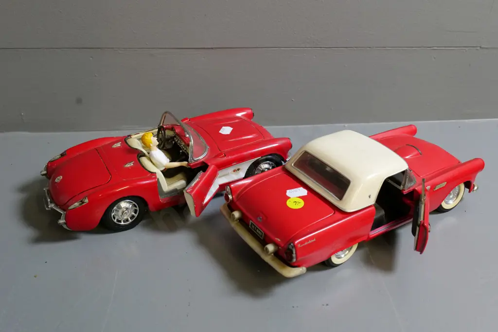 2 die-cast model cars - 1:18 Road Tough Ford Thunderbird and 1:18 Road Tough Chevy Corvette, plus figurine Image 1++