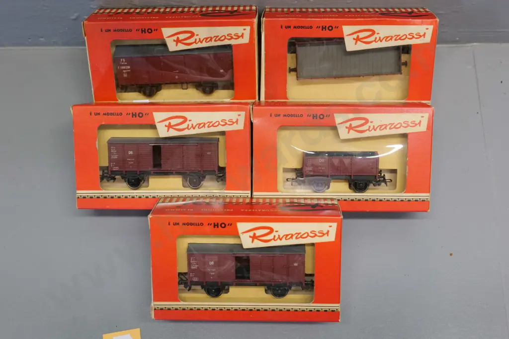 HO gauge model railway items - 5 boxed Rivarossi Italy freight wagons Image 1++
