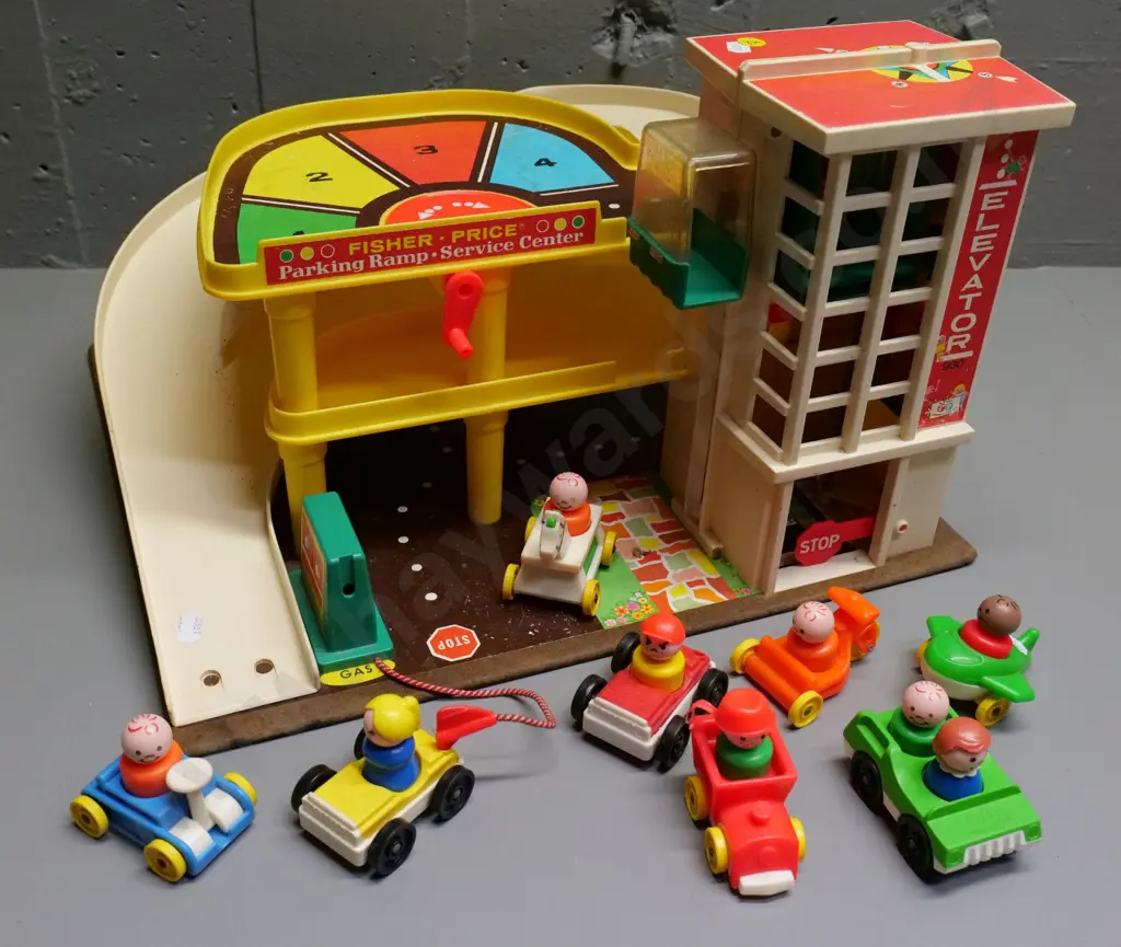 Fisher-Price garage with working lift, assorted vehicles & figures, some from other sets. Some wear and tear. H260 Image 1++