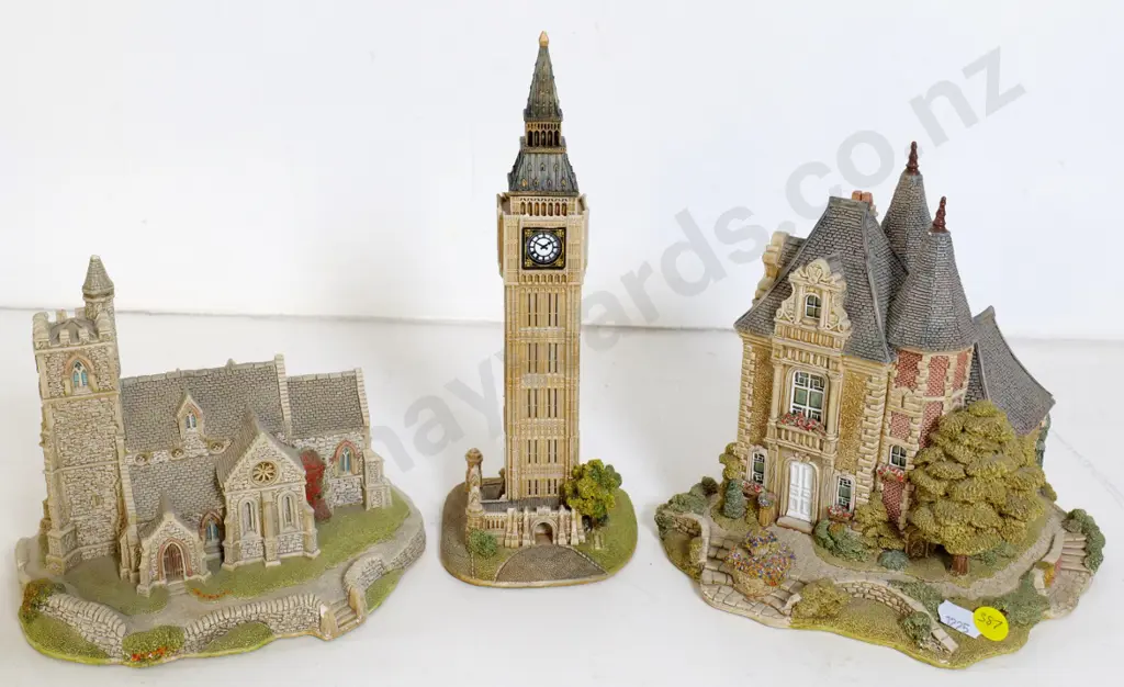 3 composite Lilliput Lane building figures including Big Ben H-220, Church has chip to spire Image 1++