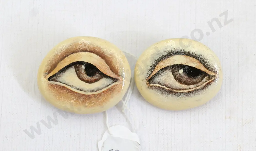 2x Donna Demente eye brooches Each H-33 Image 1++