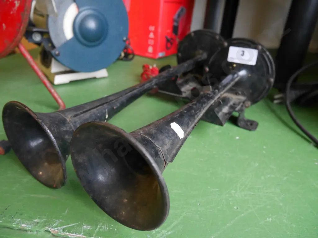 pair of truck horns Image 1++