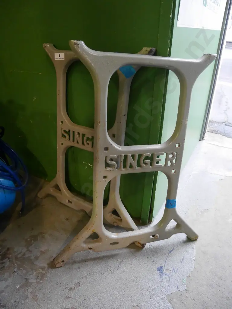 cast iron Singer sewing machine table ends Image 1++