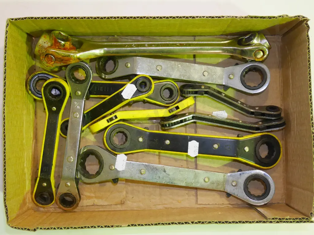 box of ratchet/ring spanners Image 1++