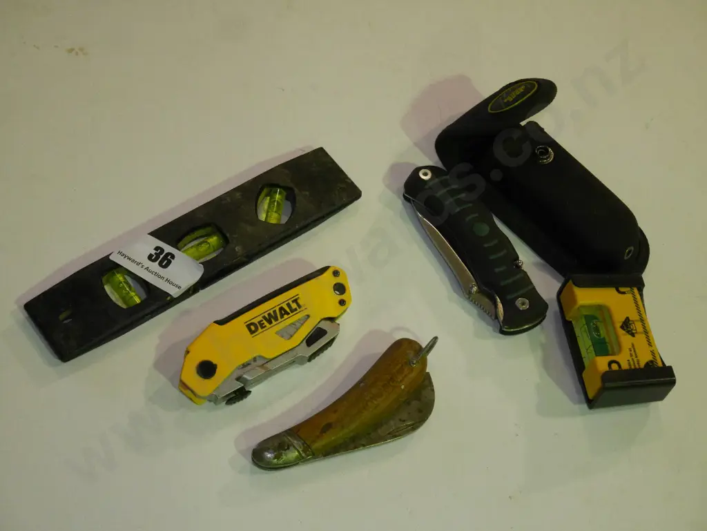 pocket knives, multi tools, 2 small levels Image 1++