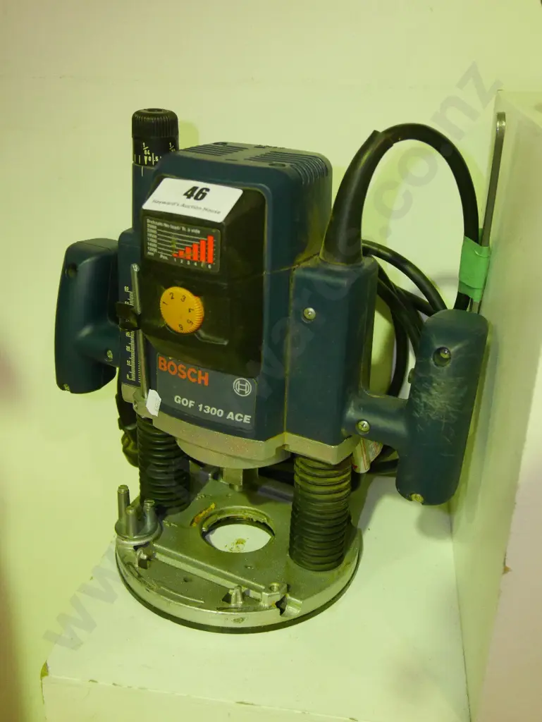 Bosch plunge router Image 1++