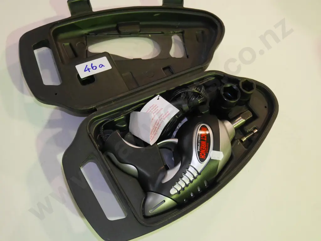12V cased impact wrench Image 1++