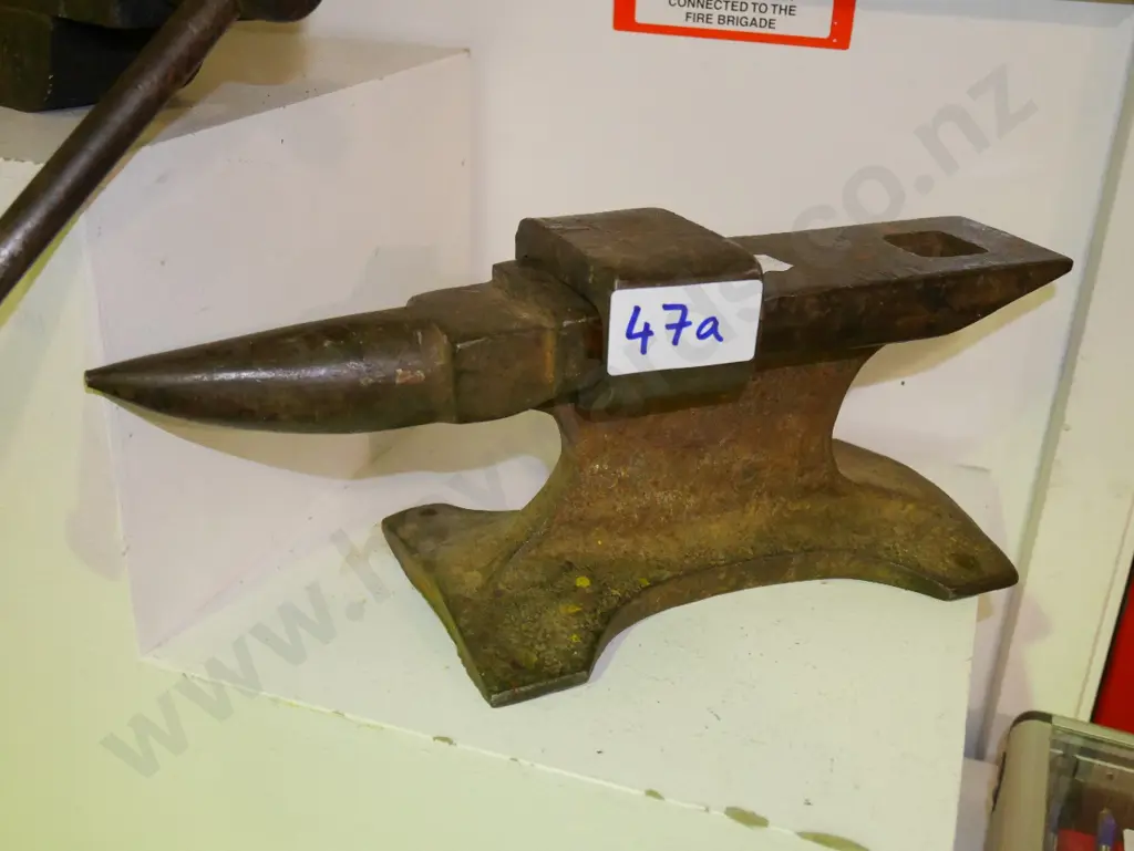 small anvil H-120 W-320 Image 1++
