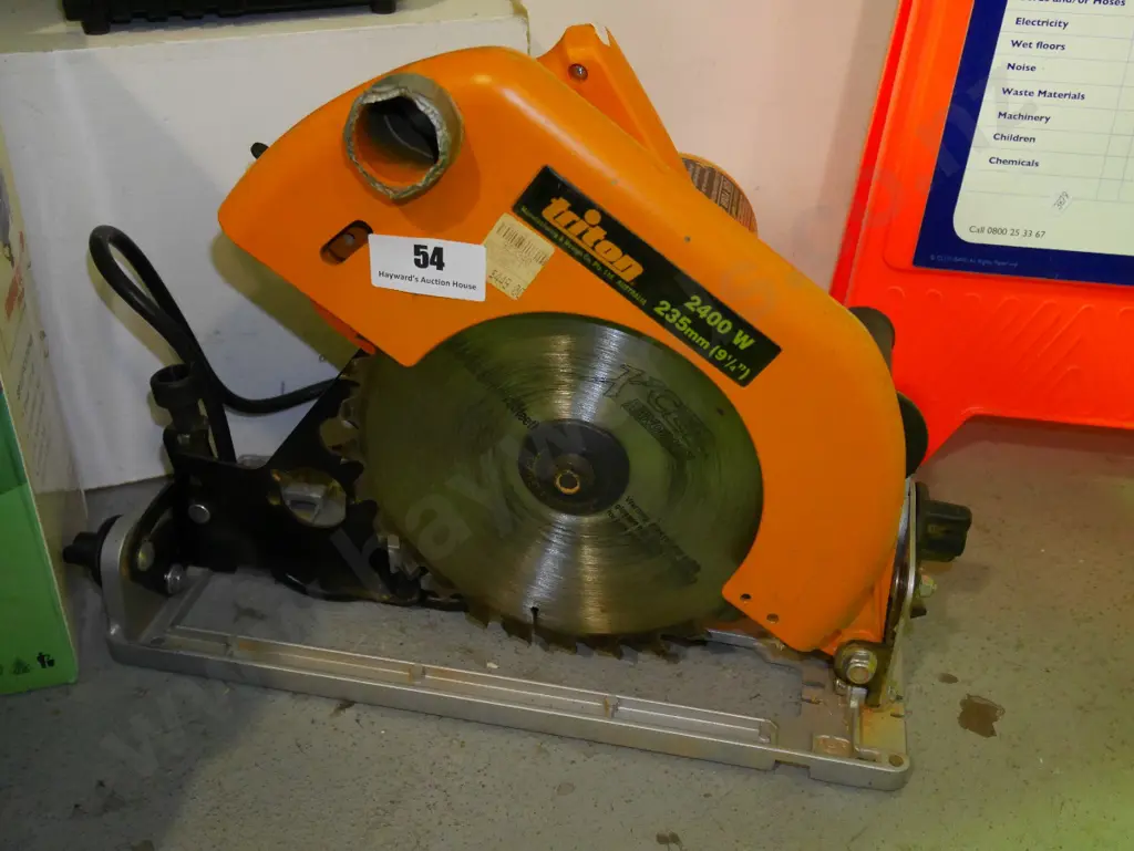 Triton 235mm skilsaw Image 1++