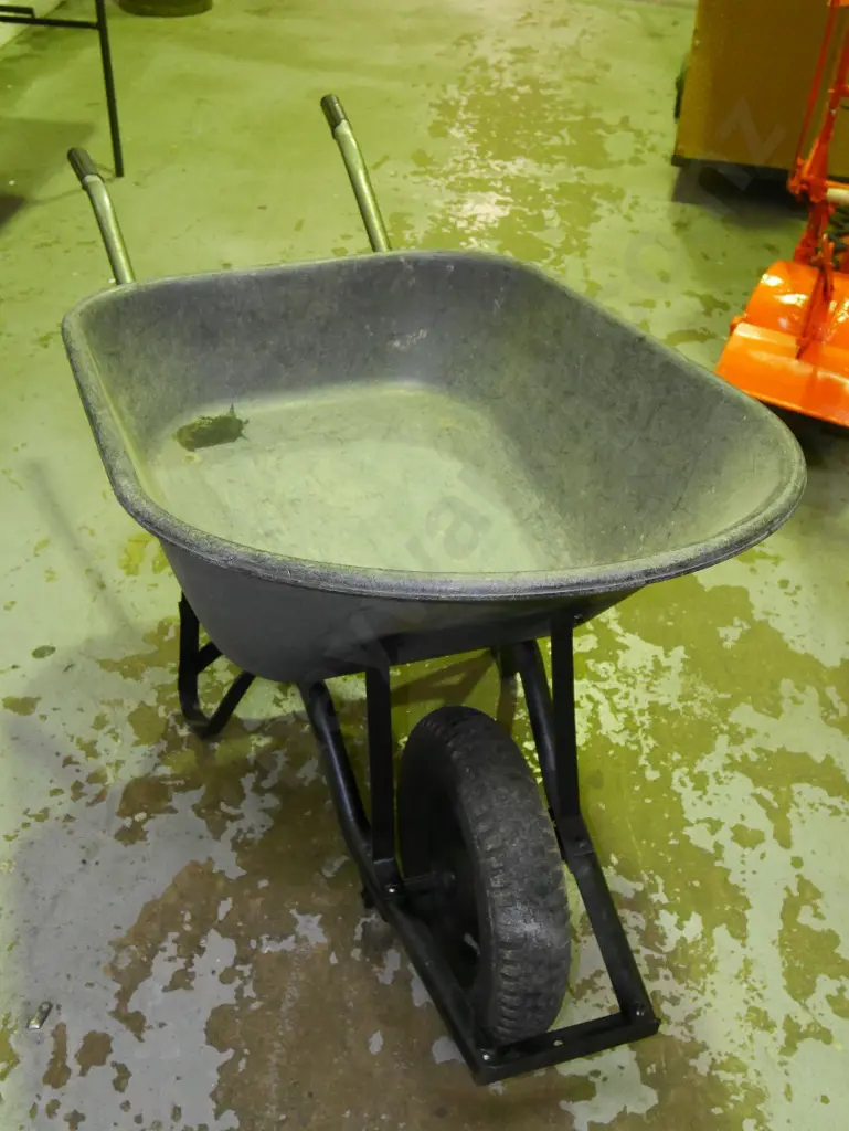 large contractor's black plastic wheel barrow Image 1++