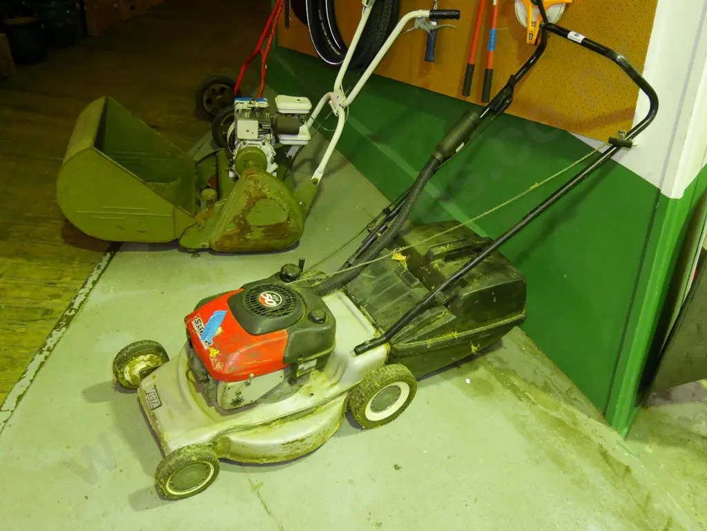 4 stroke motor mower - as is, no returns Image 1++