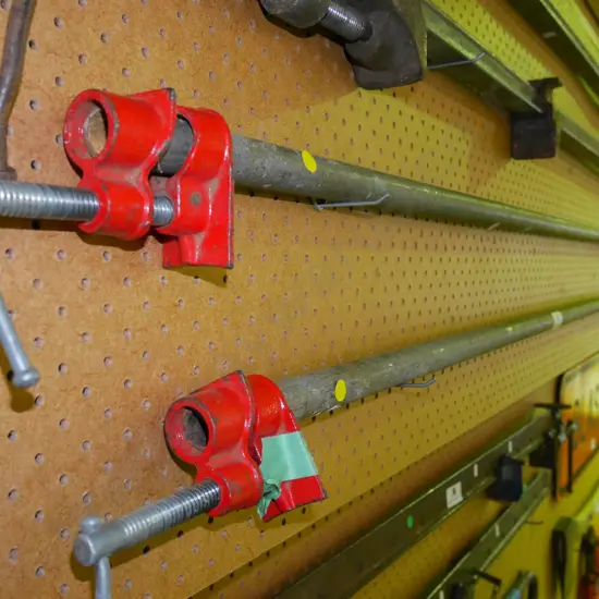 2 pipe clamps