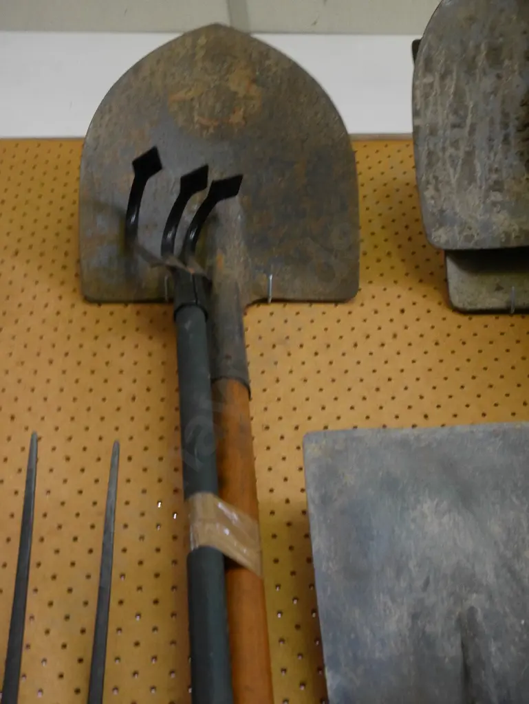 shovel, cultivator Image 1++