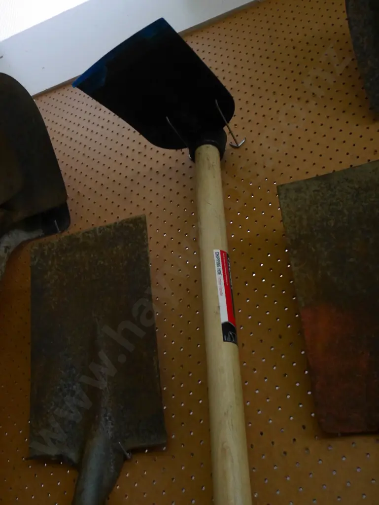 chipping hoe Image 1++