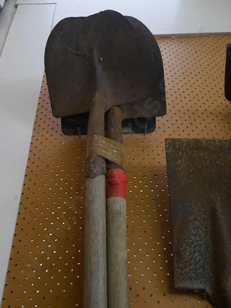 3 shovels Image 1++