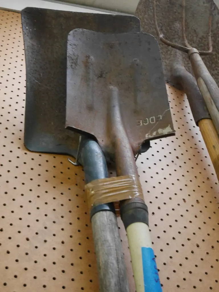 wide mouth shovel, one other shovel Image 1++