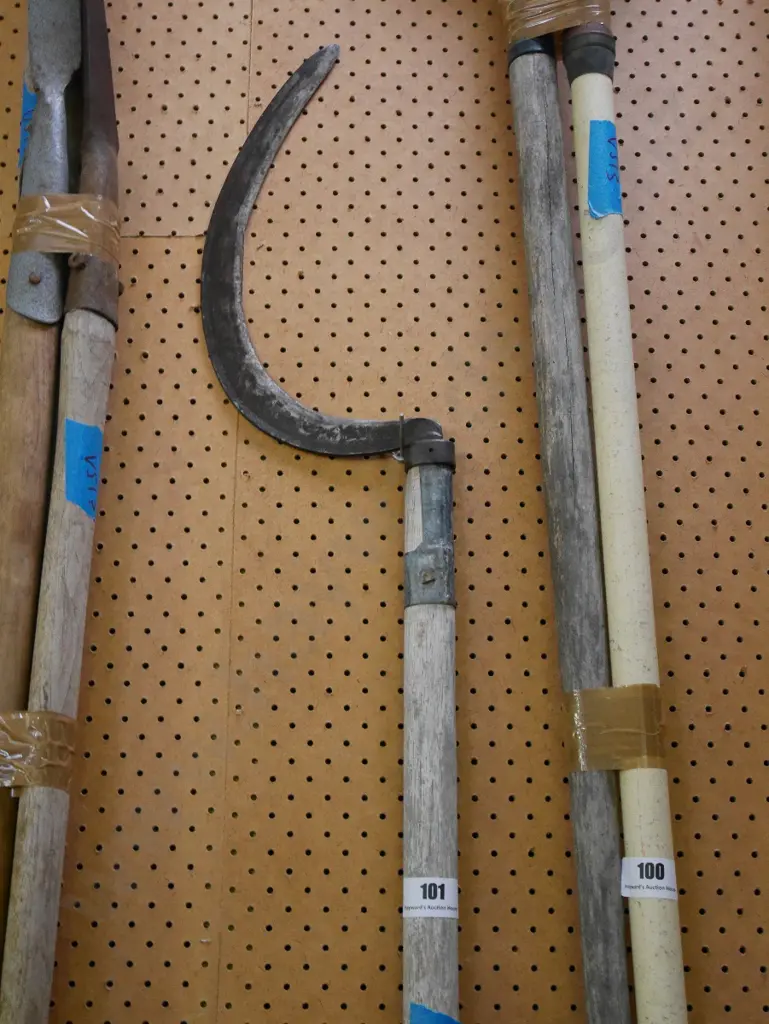 long handled sickle Image 1++