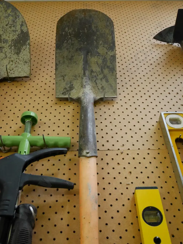 trenching shovel Image 1++