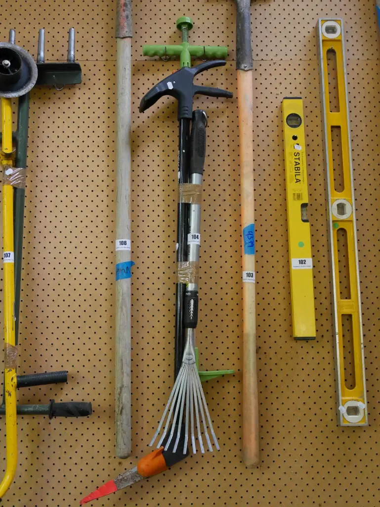 small leaf rake, soil aerator, edging shears Image 1++