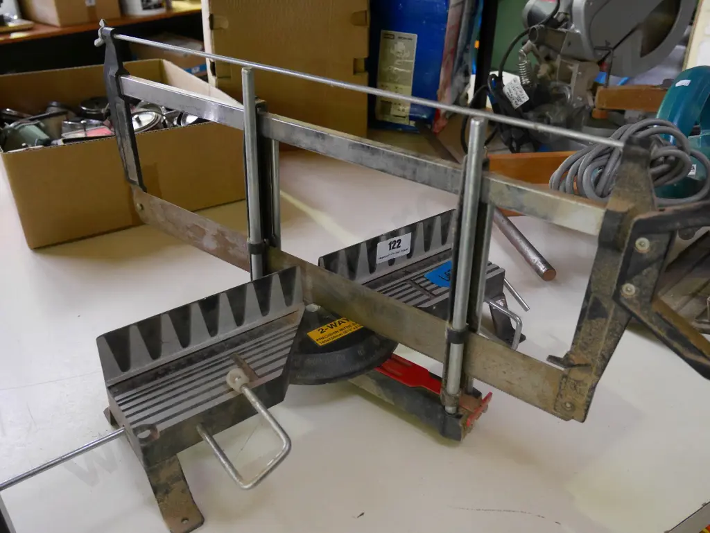 mitre saw and stand Image 1++