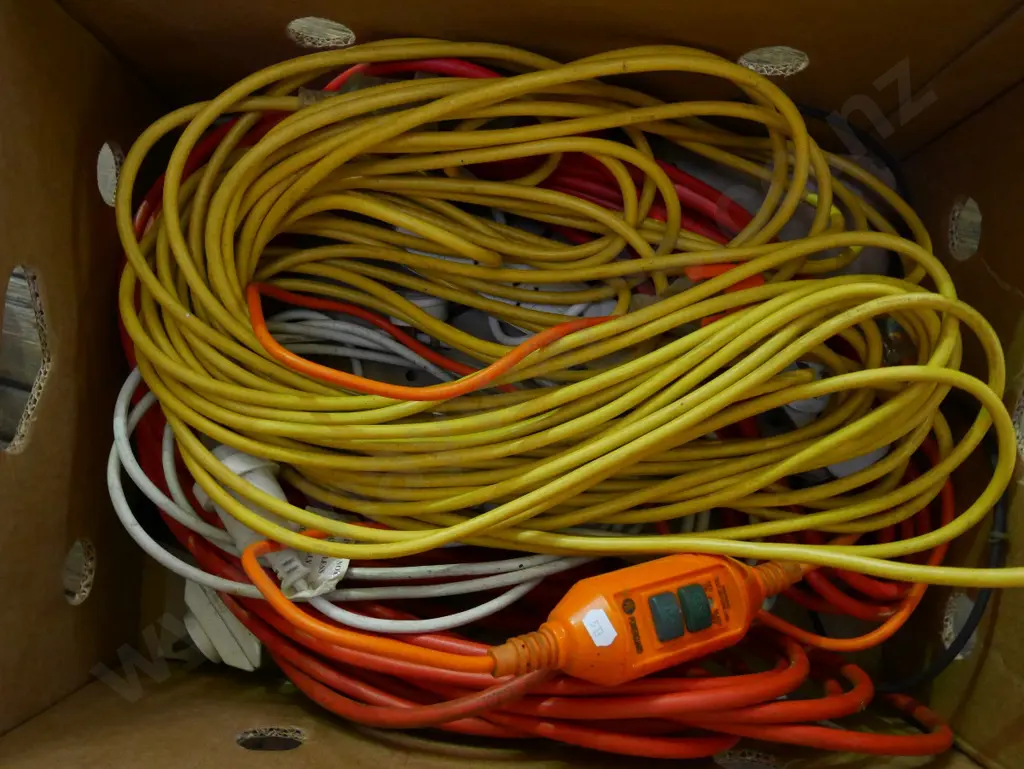 box of extension leads Image 1++