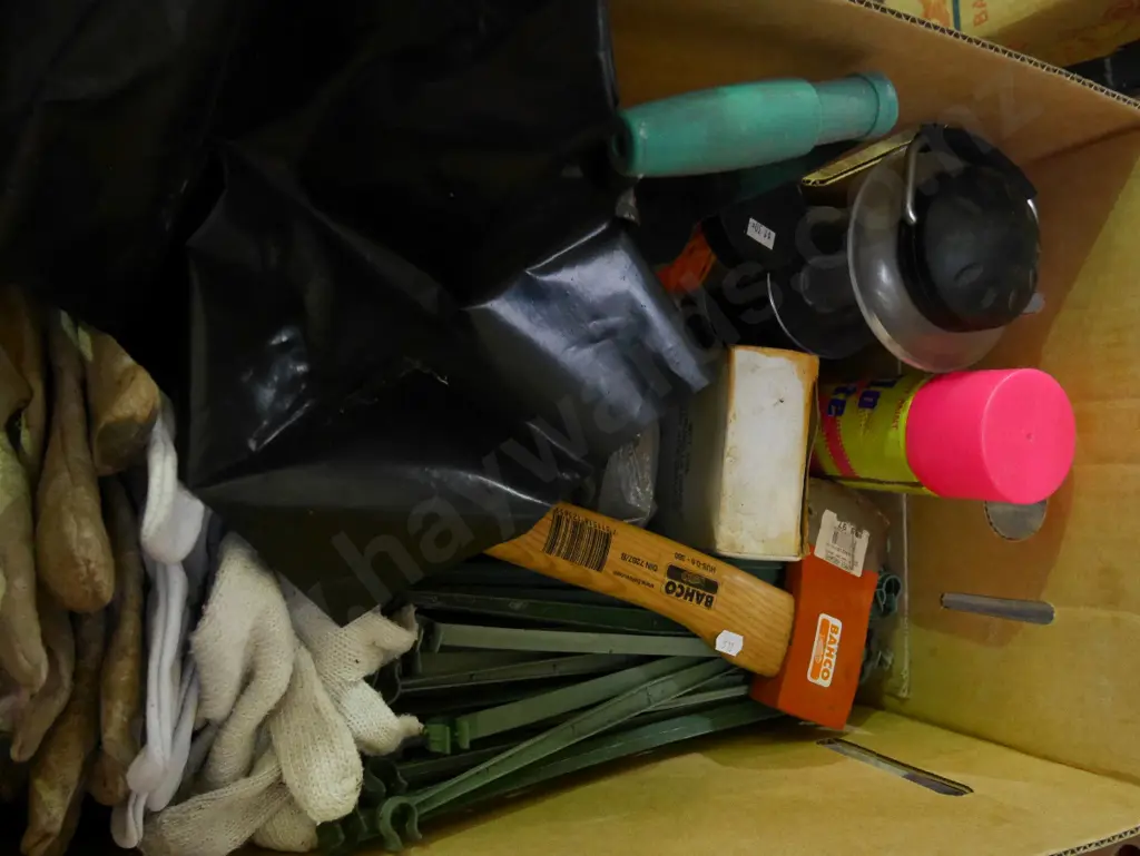 box; hatchet, gardening gloves, spray can etc Image 1++