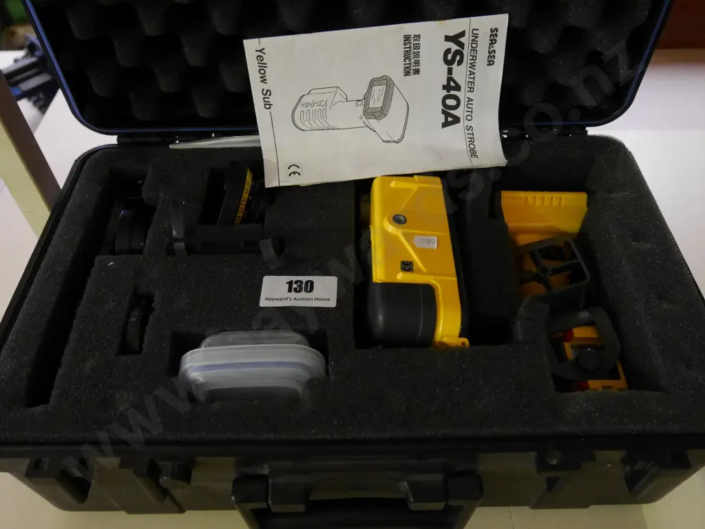 Sea & Sea underwater auto-strobe in hard carry case Image 1++