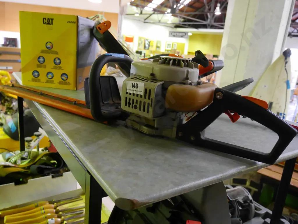 Echo 2 stroke hedge trimmers Image 1++